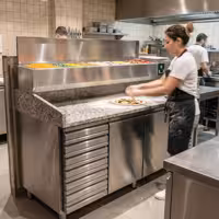 Stół chłodniczy do pizzy PREMIUM - 2025x800mm - z blatem granitowym - 2‑drzwiowy, 7 szuflad - z nadstawką chłodniczą z osłoną szklaną z oświetleniem LED - 9x GN 1/3