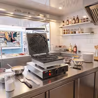 Commercial Waffle Maker - Single - Manual - 1,75 kW - Shape: Heart flower - Teflon-coated baking plates