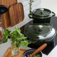 STAUB | Enameled Cast Iron Round Braiser – Ø24 cm - Basil Green - Self-Basting Chistera Lid